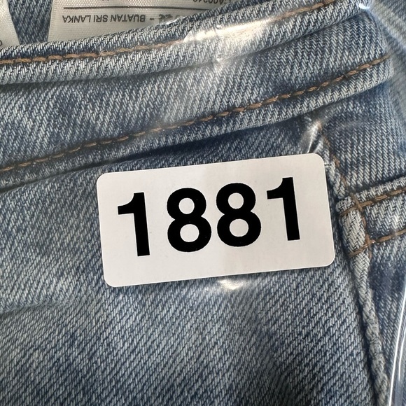 Levi's Blue Wedgie Straight Fit Jeans  Distressed size 31 (12ish) #1881 - Picture 7 of 7